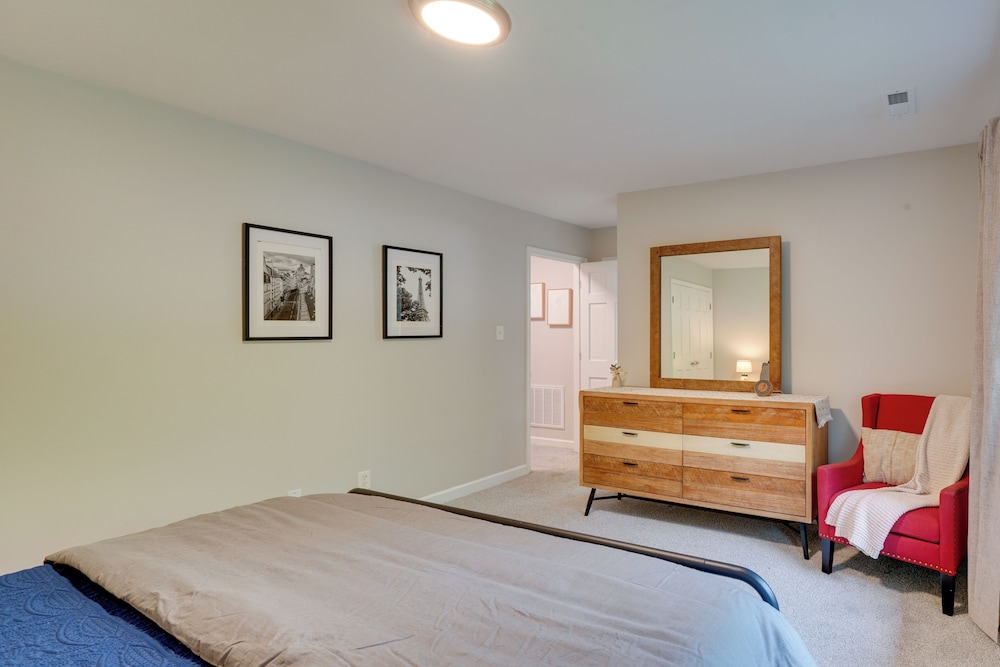 7 Mi to Dtwn Raleigh: Bbq-ready Townhome!