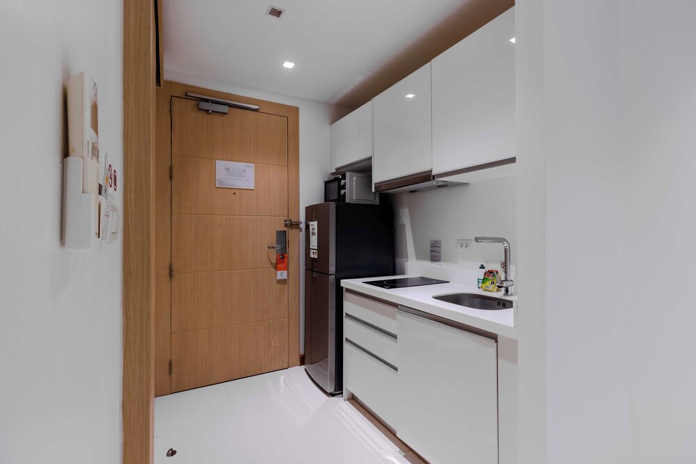 Ocean Breeze1BR Steps from the Sea C244