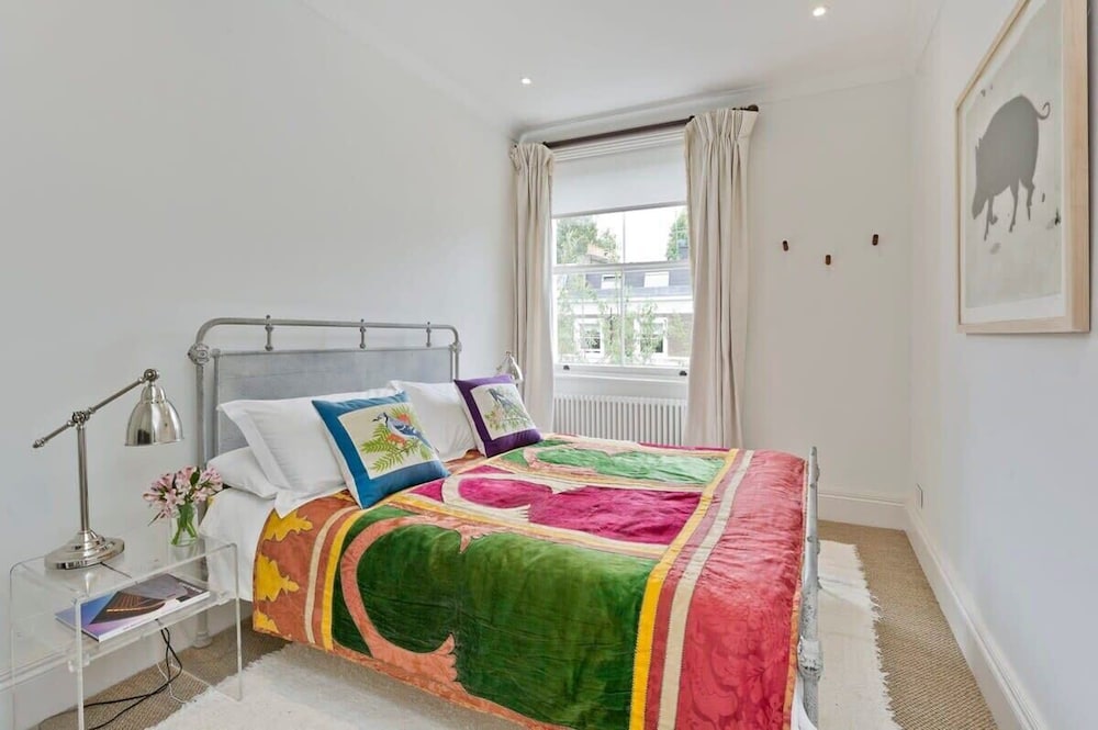 Gorgeous & Grand 5 Bed House, Holland Park