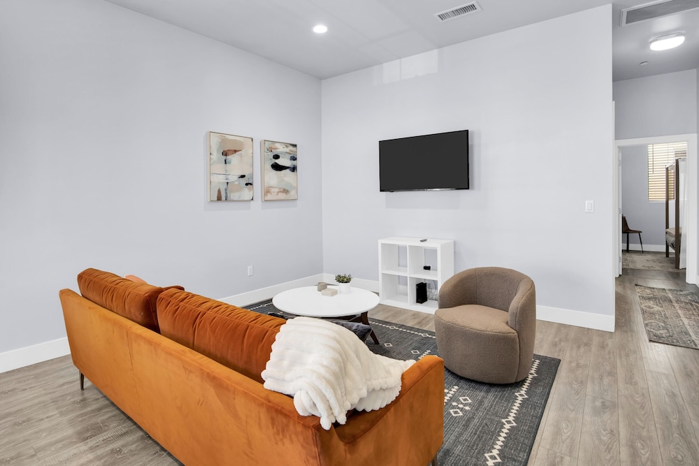 North Hollywood Vacations - Noho by Avantstay North Hollywood Townhome - Property Image 9