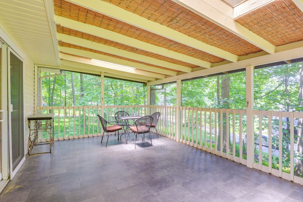 9 Mi to Historic District: Ellicott City Home!