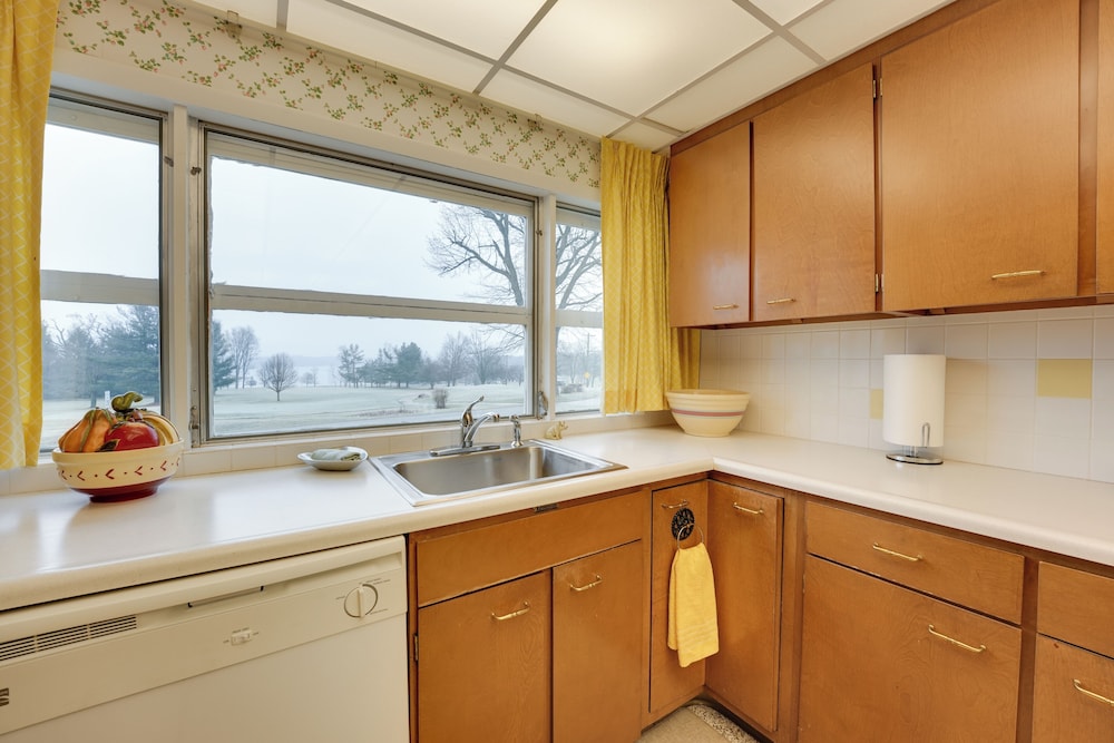 Cozy Hillsdale Home 1 Mi to Baw Beese Lake! - Property Image 5