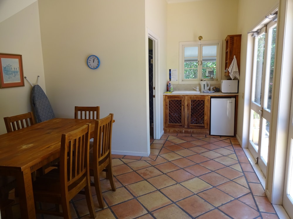 Jacaranda Lodge B&B