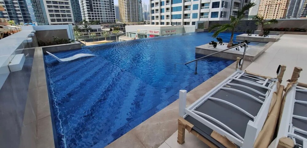 Stunning One-bedroom Apartment in Me Do Re in JLT
