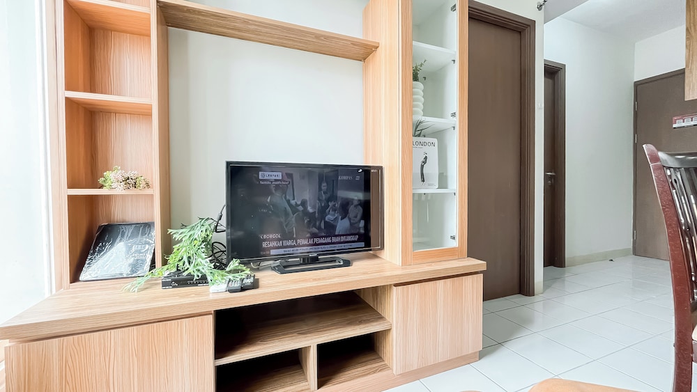 Minimalist Scandinavian Touch 2Br Apartment At Podomoro Golf View