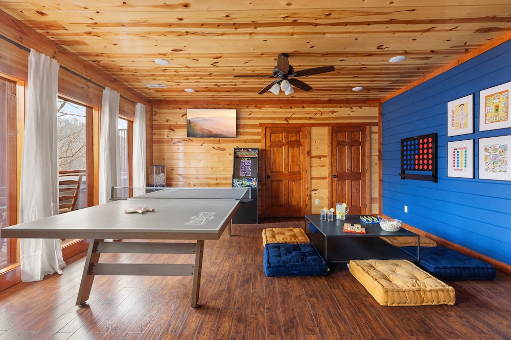 Boulder Ridge Cabin Indoor Pool Home Theater and Games Newly Redesigned