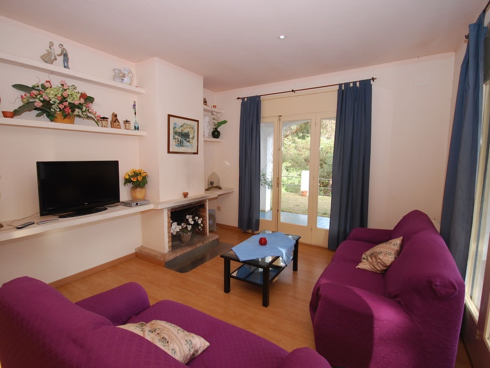 Peaceful Villa in Canyelles With Swimming Pool photo 4