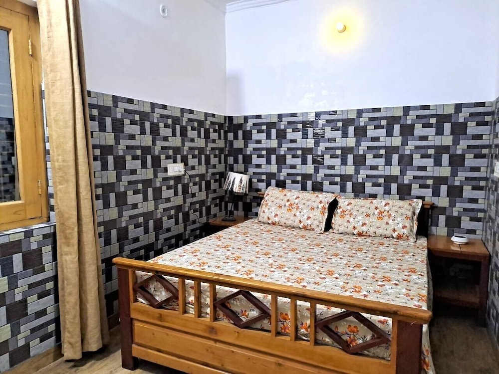 Gopi Homestay and Restaurant (Jim Corbett)