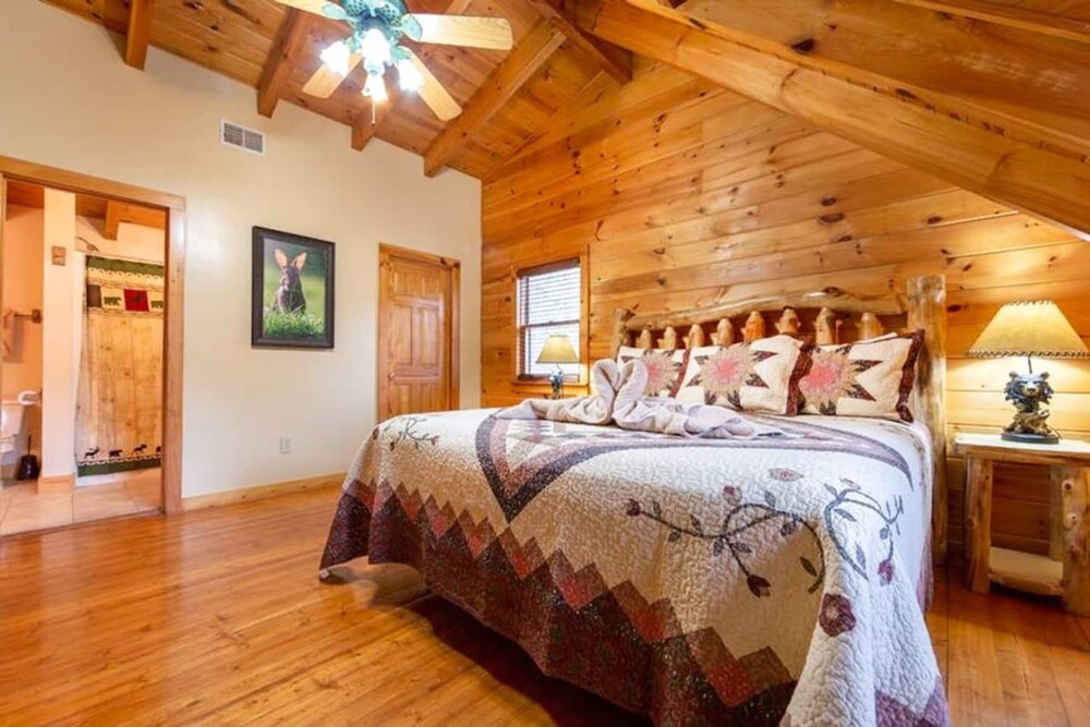 Pigeon Forge Cabin Game Room Dog Friendly Hot Tub