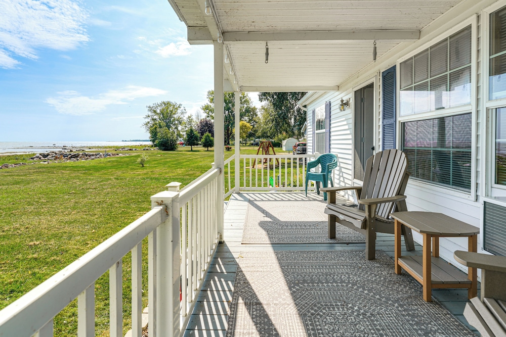 Lake & Lighthouse Views: Inviting Port Hope Home!