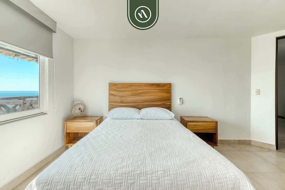 Amazing 3 BR Penthouse With Beachclub