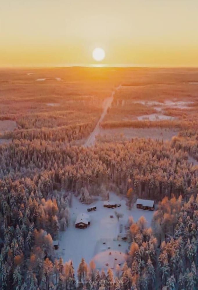 Old Pine Husky Lodge
