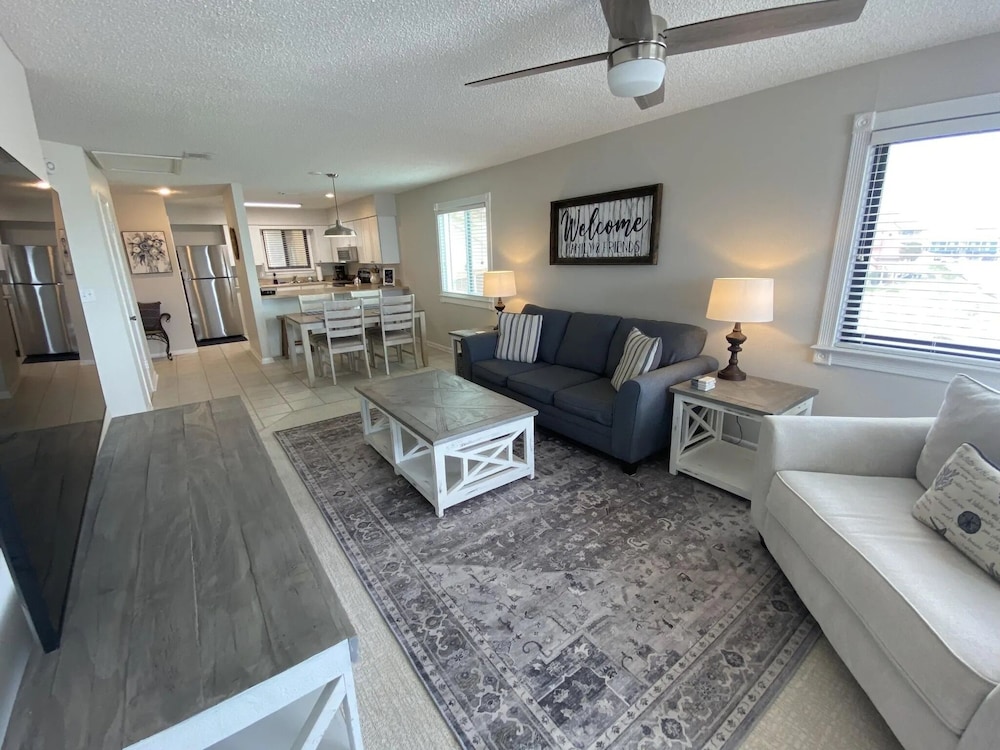 Bienvenue 1 Bedroom Condo
