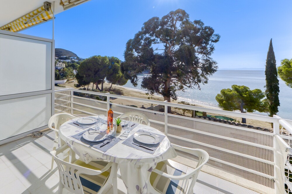 Apartment in Roses Near Platja Almadrava