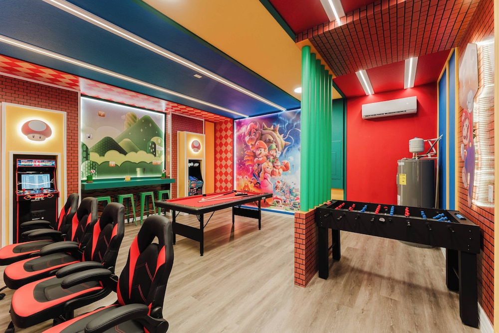 Stunning 8BR Pool Gameroom Minutes to Disney