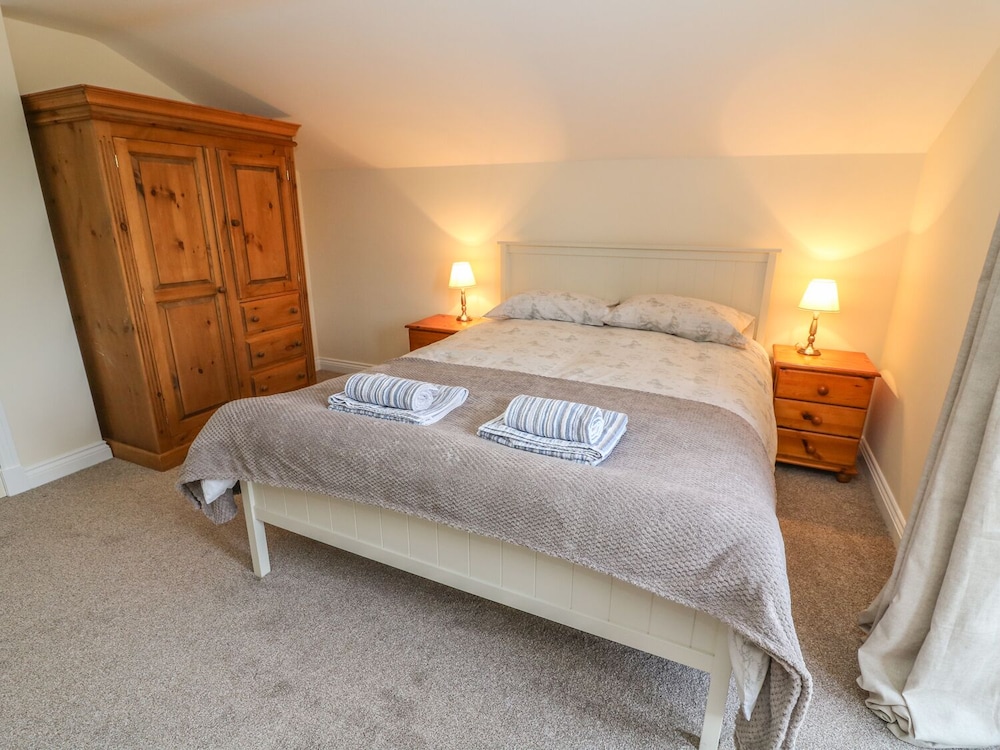Meadow Cottage view 3