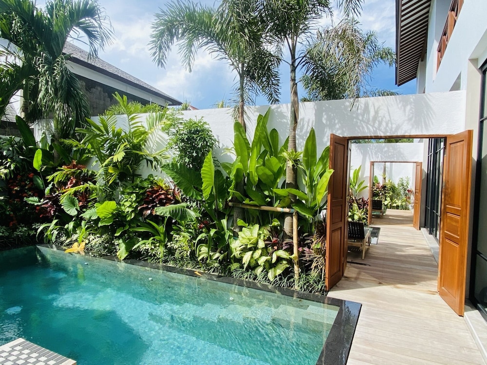 Luxury Private Loft, 2 BR, Canggu With Staff - Image 4
