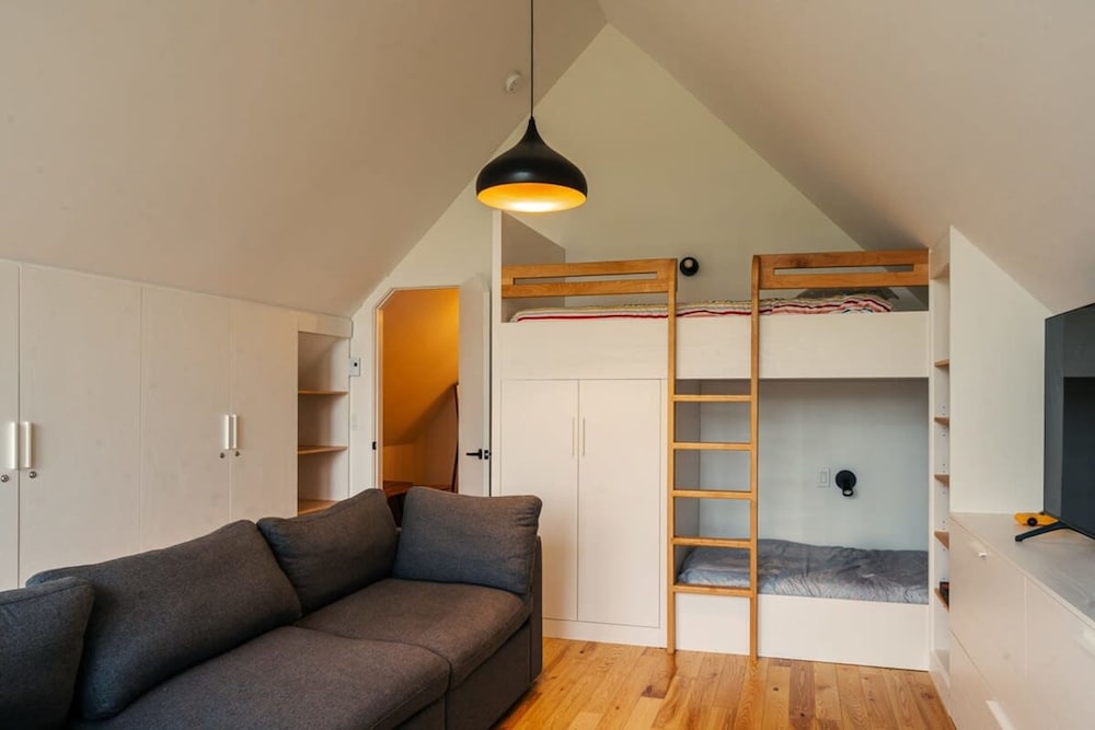 Bright Chalet With hot tub and Indoor Sauna