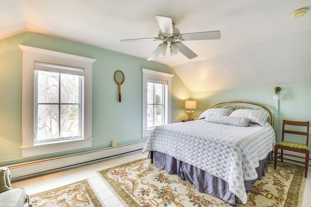 3 Blocks to Lake Ontario: Getaway in Cape Vincent!
