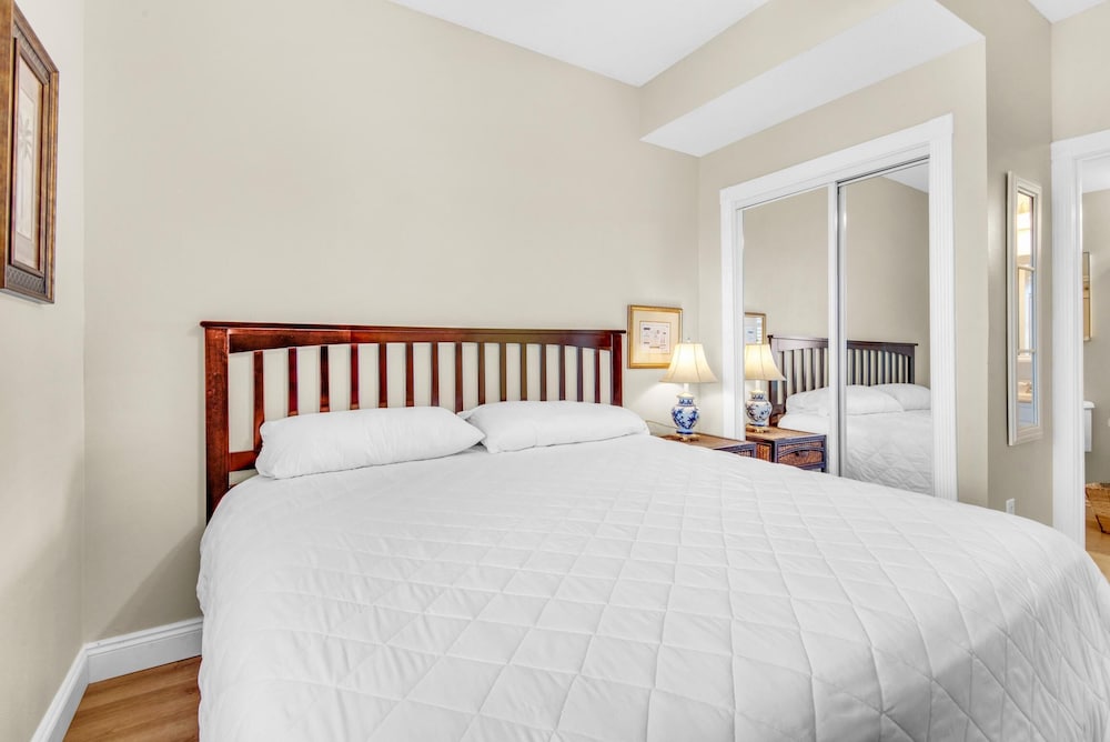 South Harbour 12E