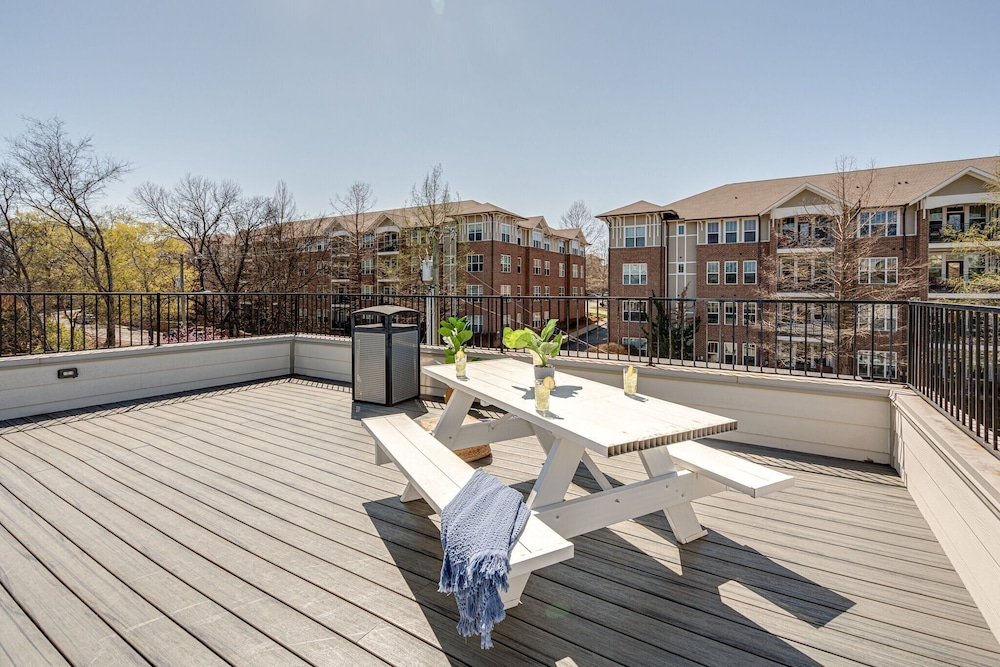 Modern Melrose-sleeps 8- Mins to Downtown Broadway
