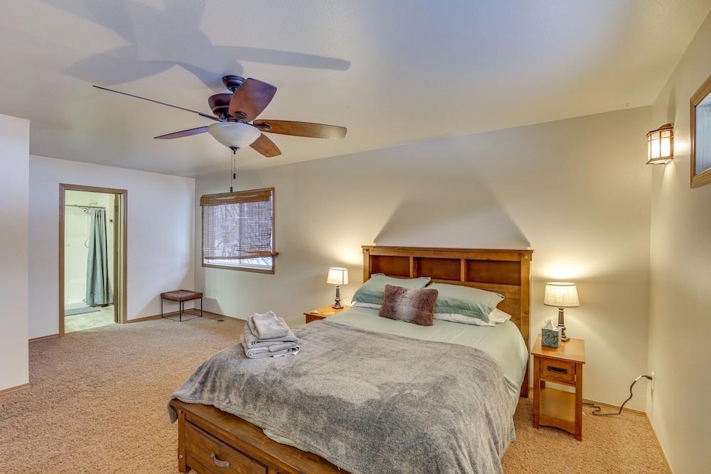 Wasilla 'spruce Moose' Cabin: Lakefront + Hot Tub! view 2