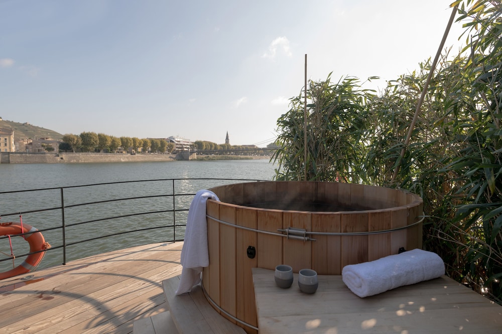 LA PENICHE - Bed And Bicycle - Tournon