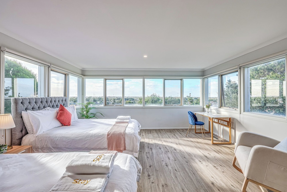 StayAU Gorgeous 5BR BBQ Home Geelong