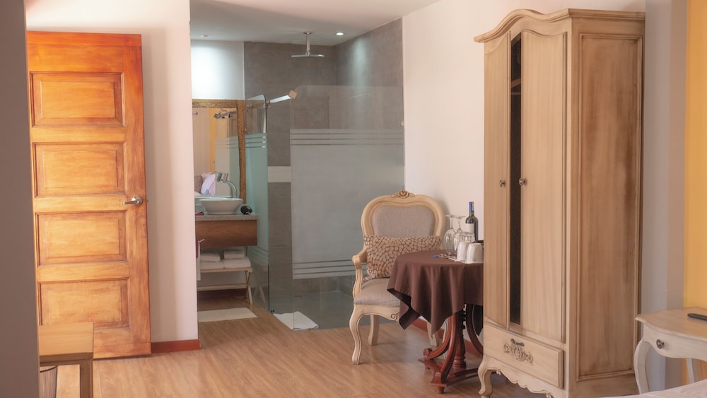 Quito Female Only Hostal-Solo Travelers