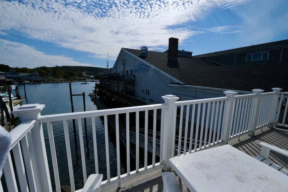 Fishermans Wharf Inn