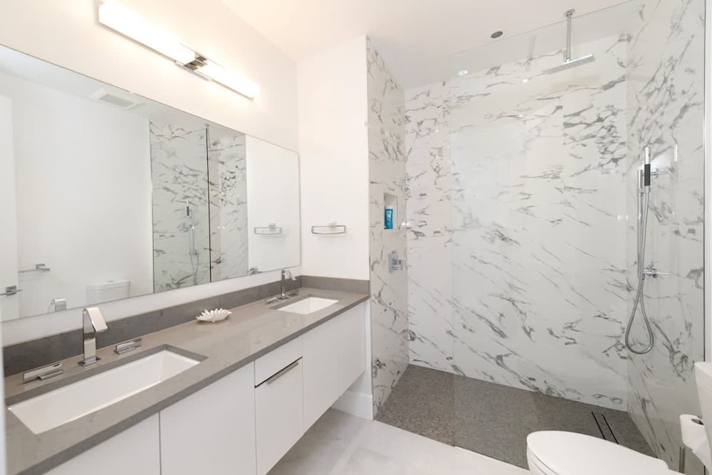 Cable Beach Condo Large Private Patio With BBQ