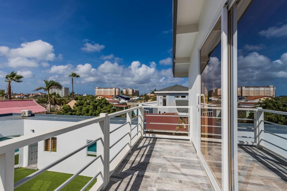 NEW Modern Stylish 6BR 6BA Villa Near Palmbeach
