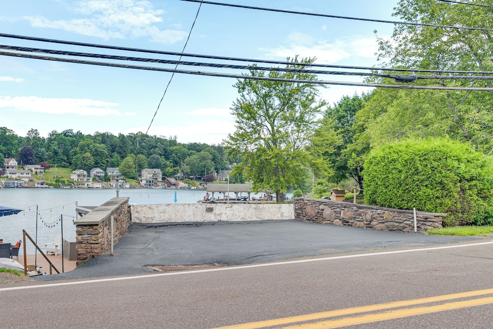 Recently Renovated Harveys Lake Retreat w/ Dock!