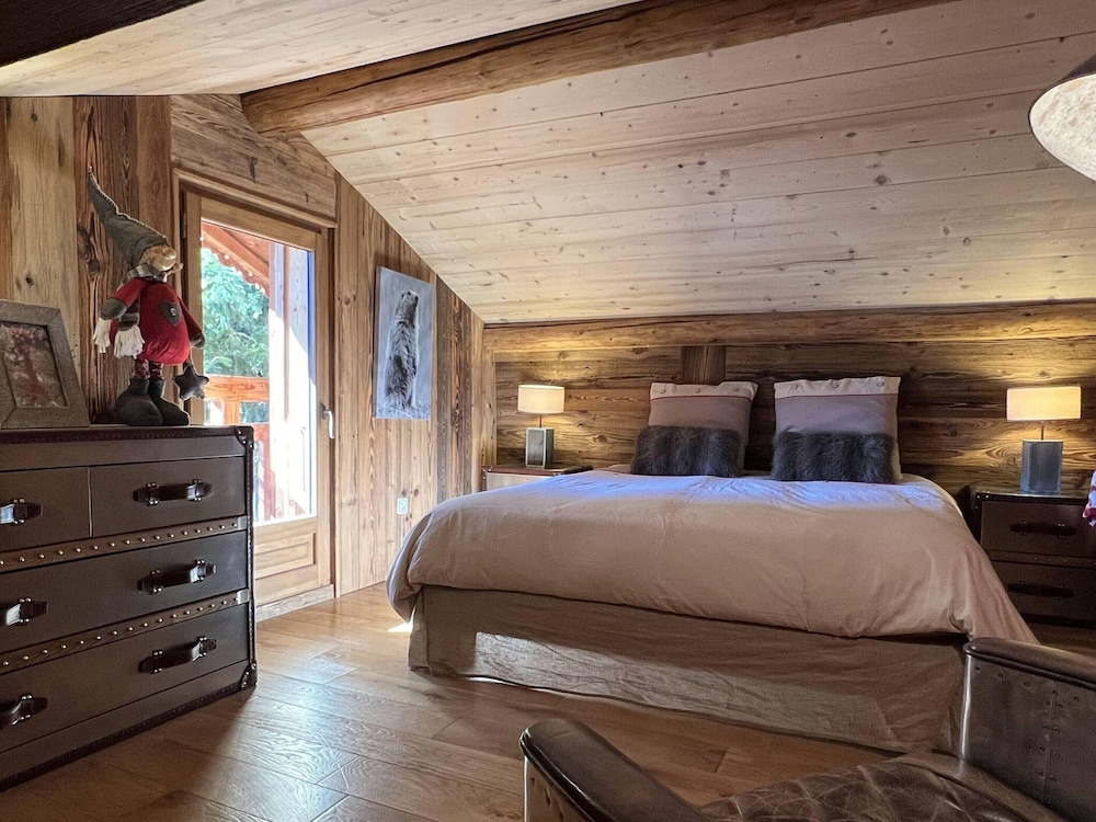 Chalet in Les Deux Alpes Near Ski Lift view 3