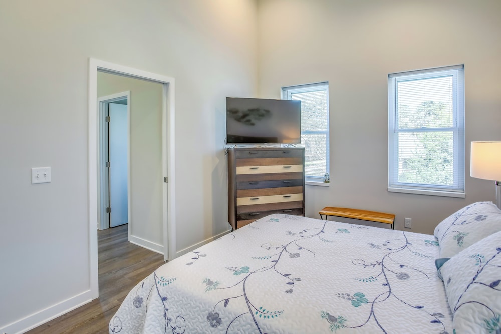 Carolina Beach Vacation Home Near Boardwalk view 5