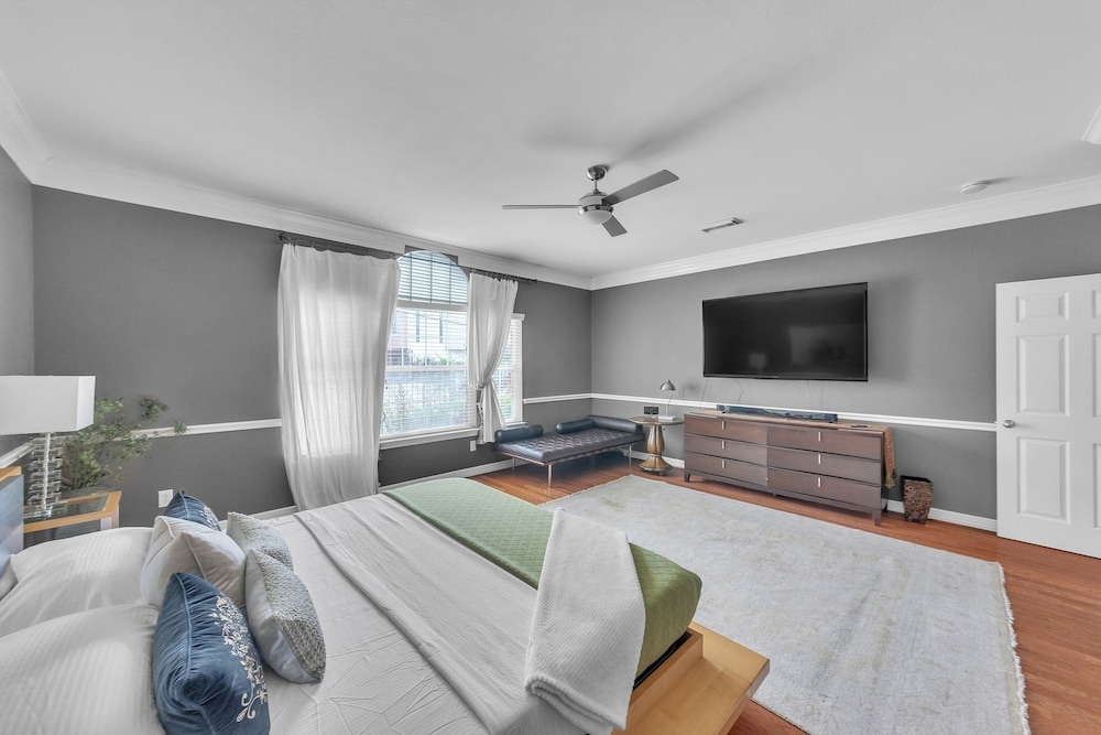Spacious 6br Getaway Near Houston's Best 6 Bedroom Home