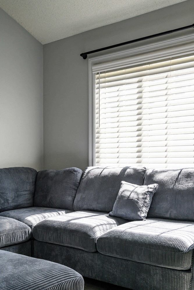 Perfect Family Getaway w Garden Near ONT Airport