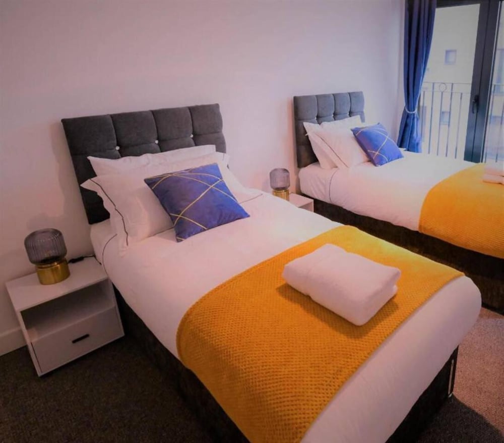 Livestay - Modern Spacious 2 Bed 2 Bath Apartment view 5