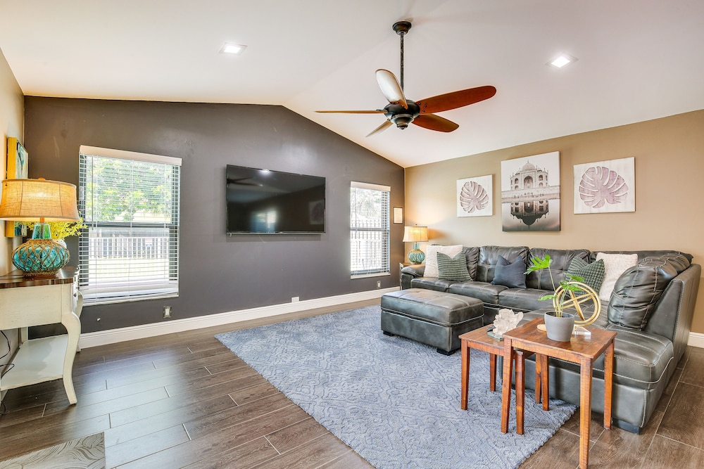 Near Golf & Beaches: Coral Springs Home w/ Yard!