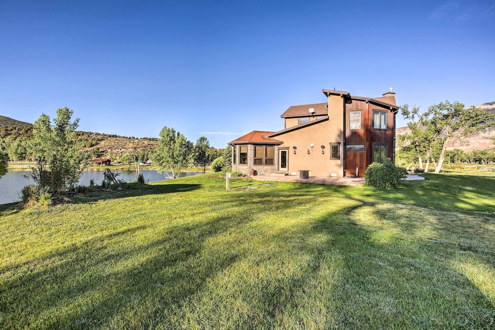 Luxury Waterfront Parachute House w/ Fire Pit!