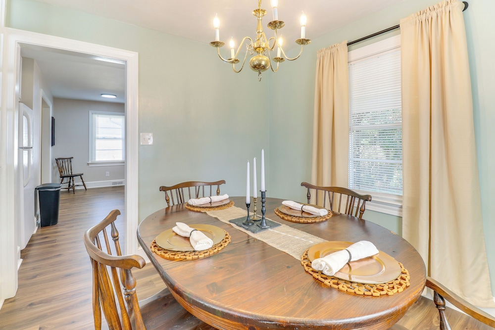 Walk to Chowan University: Dog-friendly Retreat