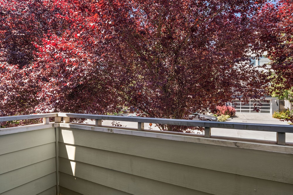 Seattle Vacation Home: Wall St.