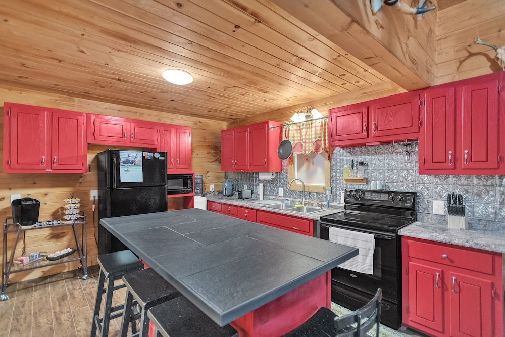 Hillside Hideaway 2 Bedroom Cabin