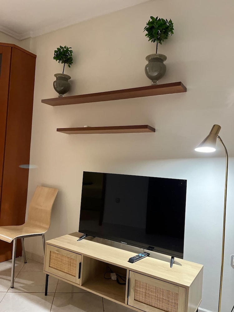 Cozy Apartment in Old Town Ano Polis