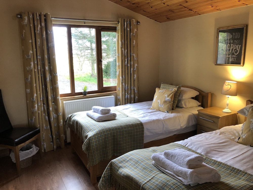 Kingfisher Lodge With Hot Tub Near Cupar, Fife view 2
