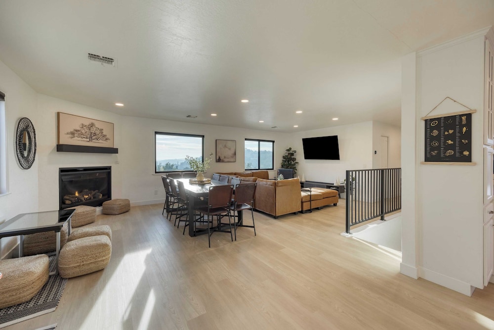 Terrace Hill Modern Paso Robles Escape Near Wineries, Dining, and Hot Springs