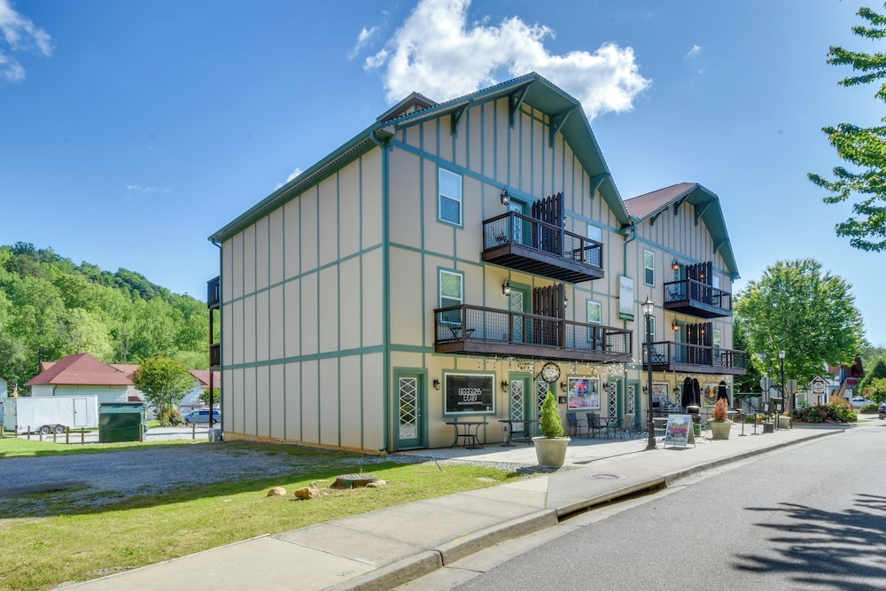 Walkable Condo 3 Mi to Unicoi State Park