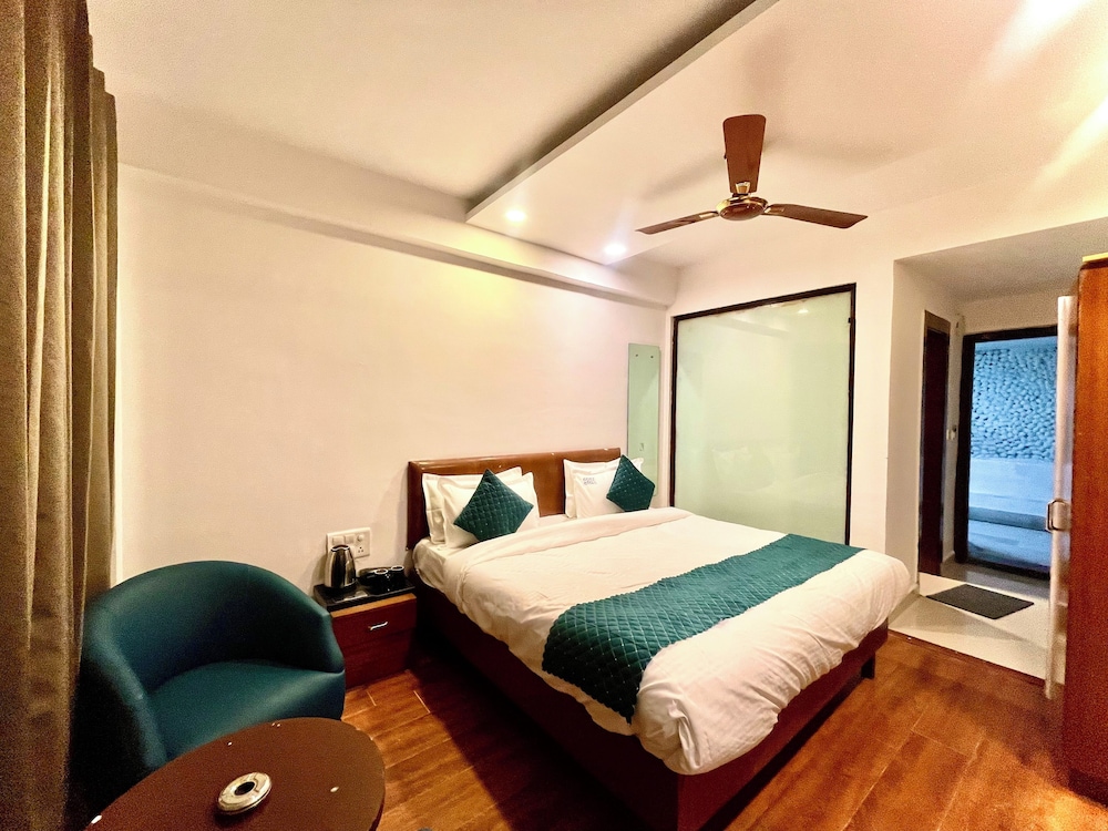 Hotel Roshie Mall Road Mussoorie