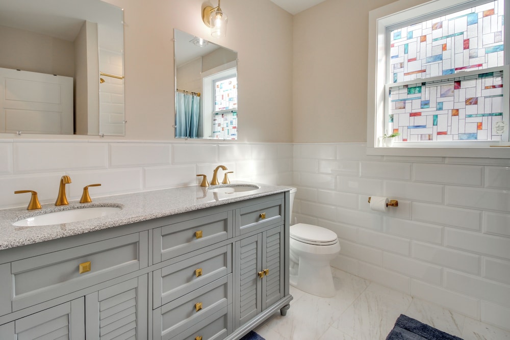 Private Balcony: Spacious, Updated Savannah Apt!