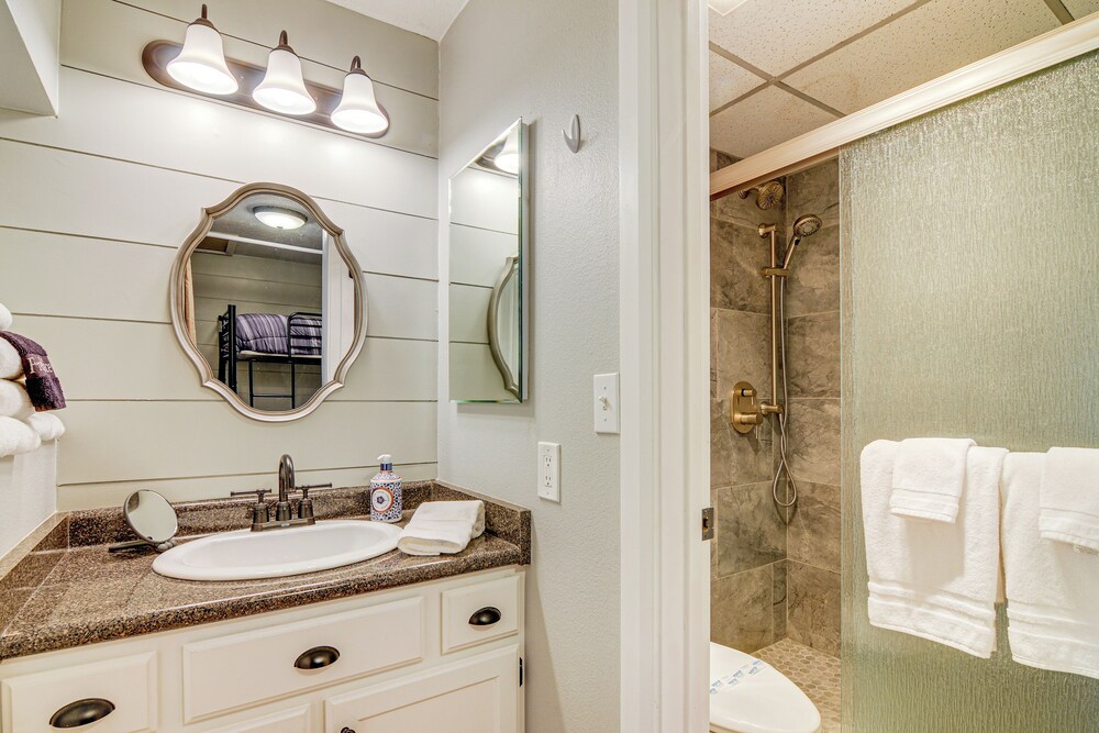 Romantic Ski Haven w/ Balcony: Brian Head Studio